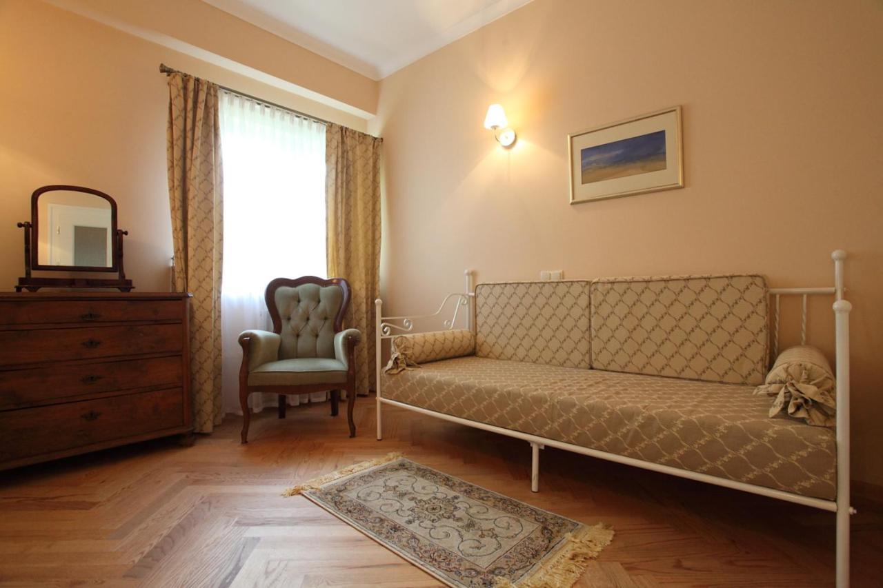 Palac W Debinie Krzeszkowice Esterno foto