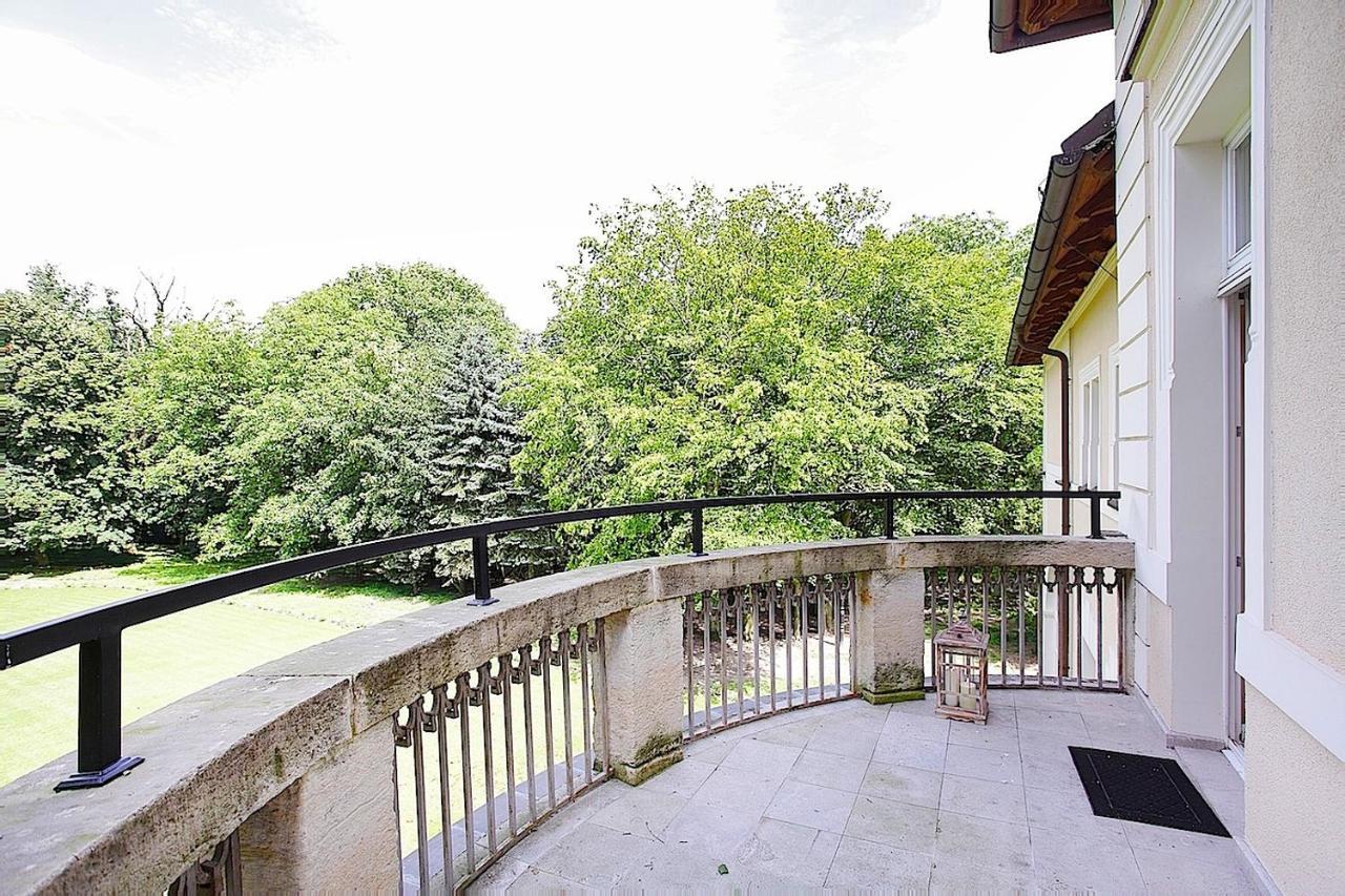 Palac W Debinie Krzeszkowice Esterno foto