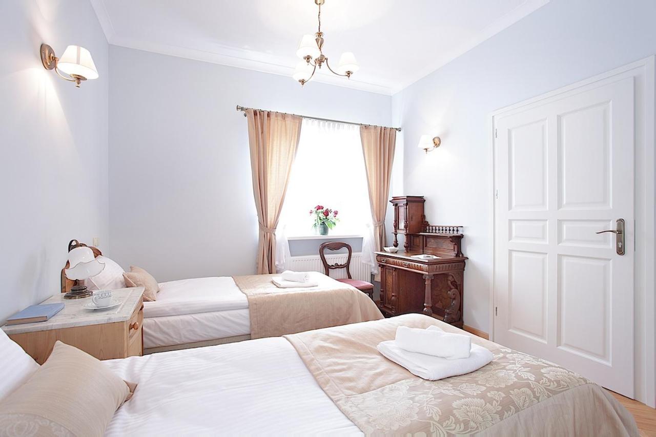 Palac W Debinie Krzeszkowice Esterno foto