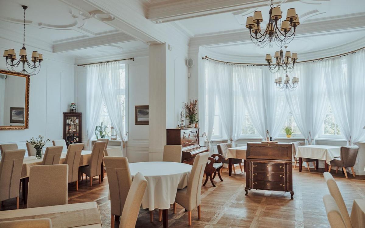Palac W Debinie Krzeszkowice Esterno foto